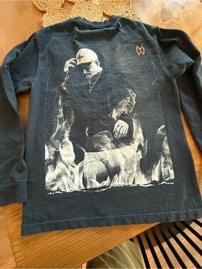 Morgan Wallen Flames Live Photo Long Sleeve Shirt Men’s Medium Navy Official Mer